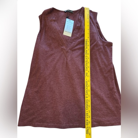 Agnes Urban Women’s XL Tank Top Burgundy V-neck Sleeveless Soft Stretch Soft NWT - Picture 6 of 7
